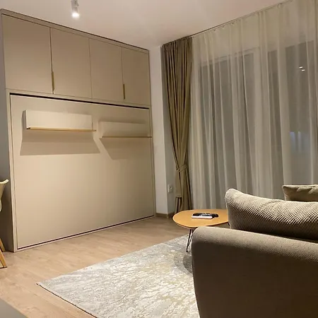 Daire Golden Nook - Modern With Balcony *